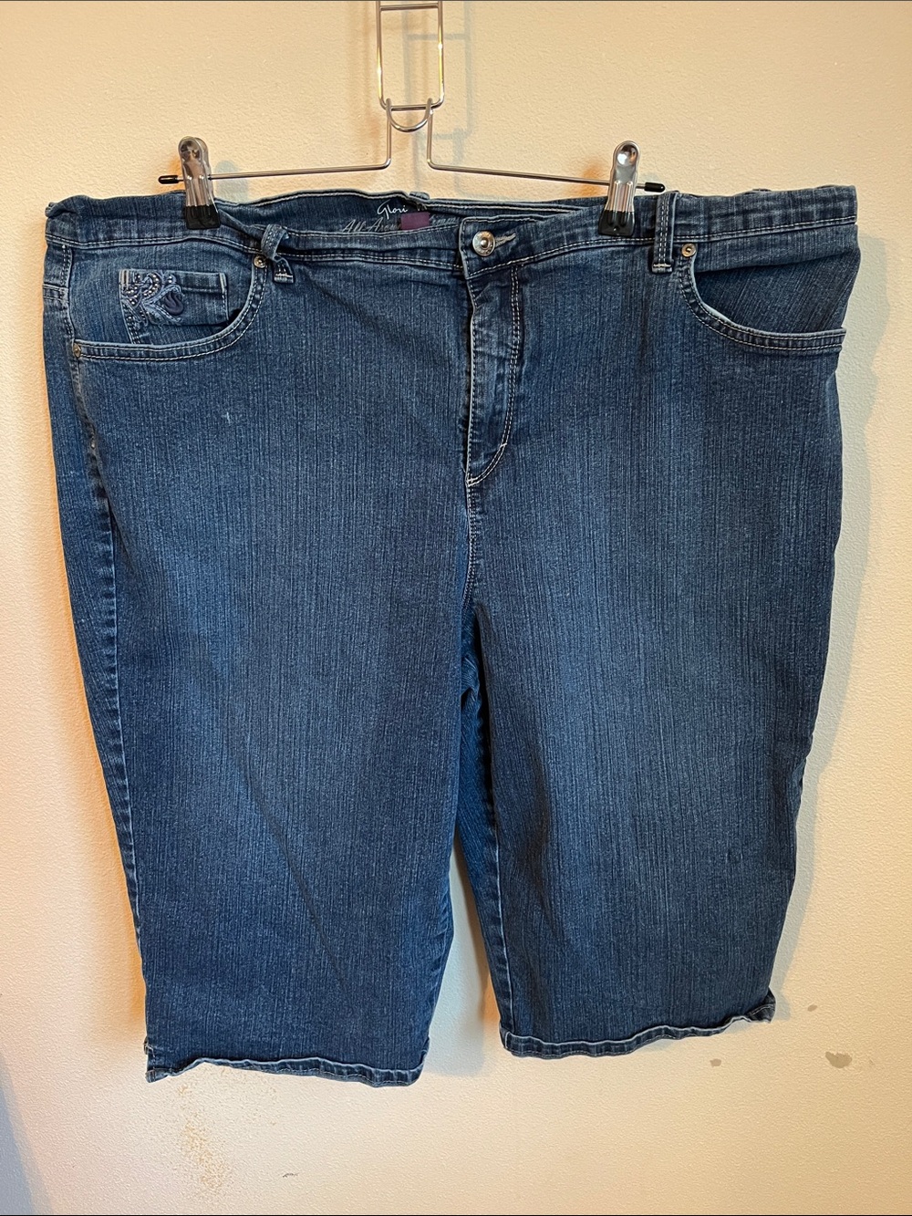 Gloria Vanderbilt Dark Blue Denim Capris